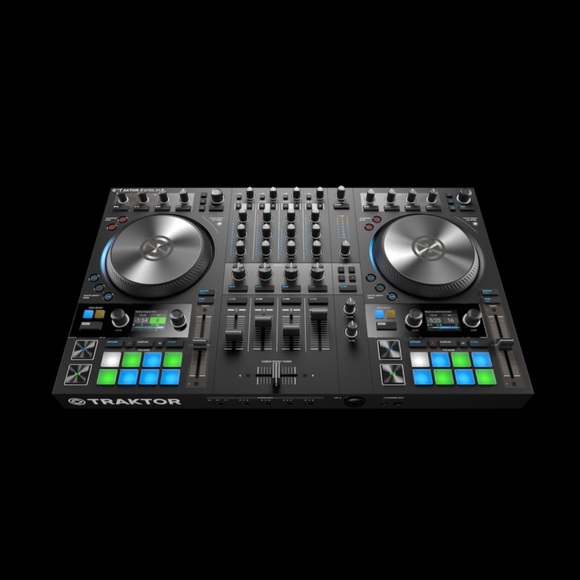 Native Instruments Traktor Kontrol S4 MK3 DJ Controller & Flight Case Brand New - Picture 5 of 8